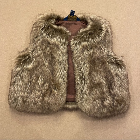 Girl’s Polo Ralph Lauren Faux Fur Vest Size 5 - Picture 1 of 13